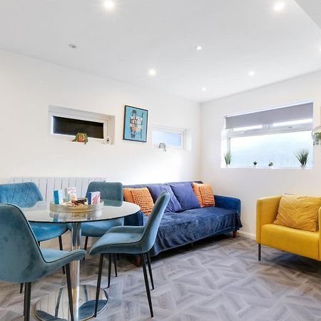 Kings House Apartment Hayes, West London Apt A Northolt  ภายนอก รูปภาพ