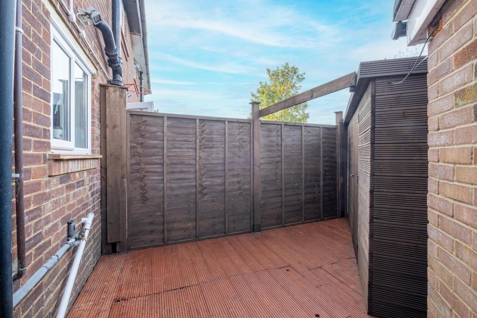 Kings House Apartment Hayes, West London Apt A Northolt  ภายนอก รูปภาพ