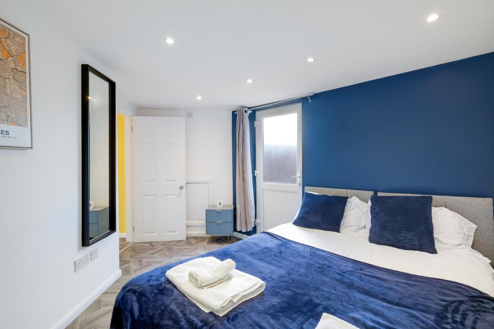 Kings House Apartment Hayes, West London Apt A Northolt  ภายนอก รูปภาพ