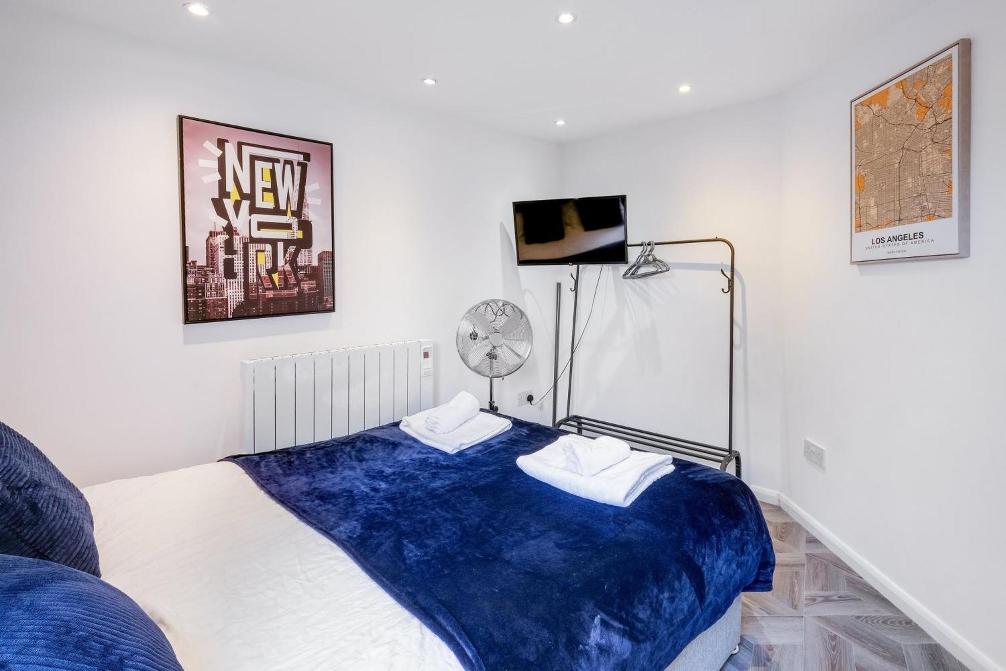 Kings House Apartment Hayes, West London Apt A Northolt  ภายนอก รูปภาพ