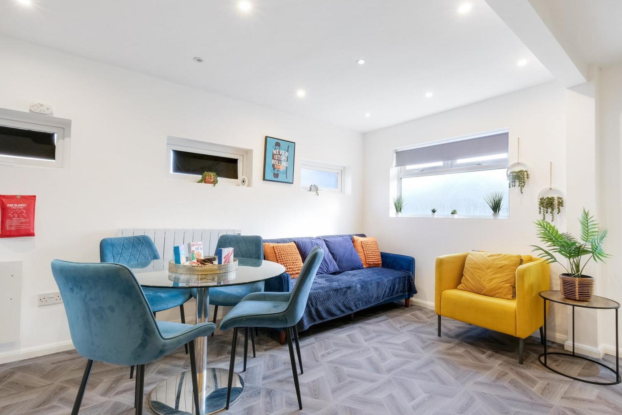 Kings House Apartment Hayes, West London Apt A Northolt  ภายนอก รูปภาพ