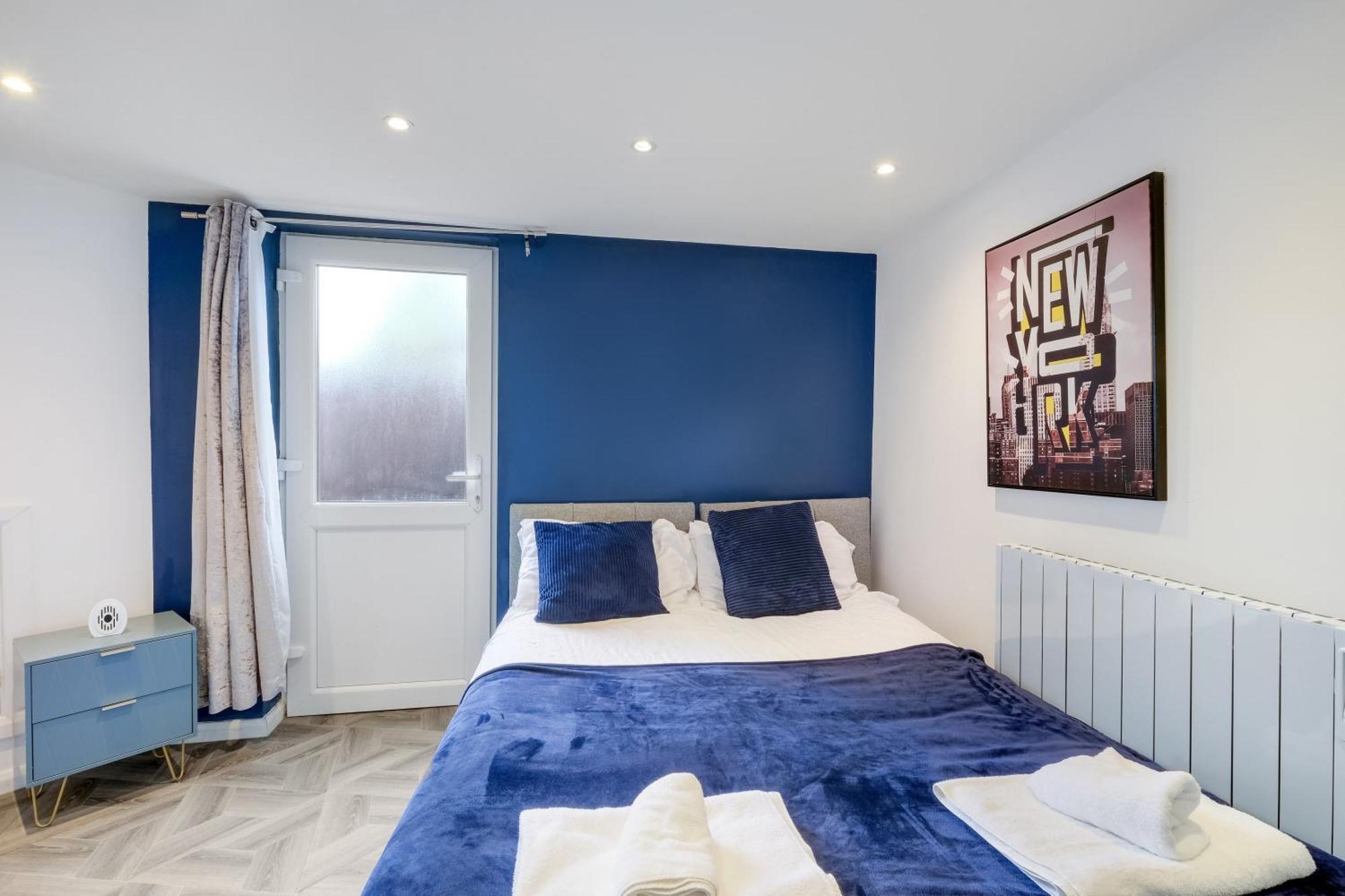 Kings House Apartment Hayes, West London Apt A Northolt  ภายนอก รูปภาพ