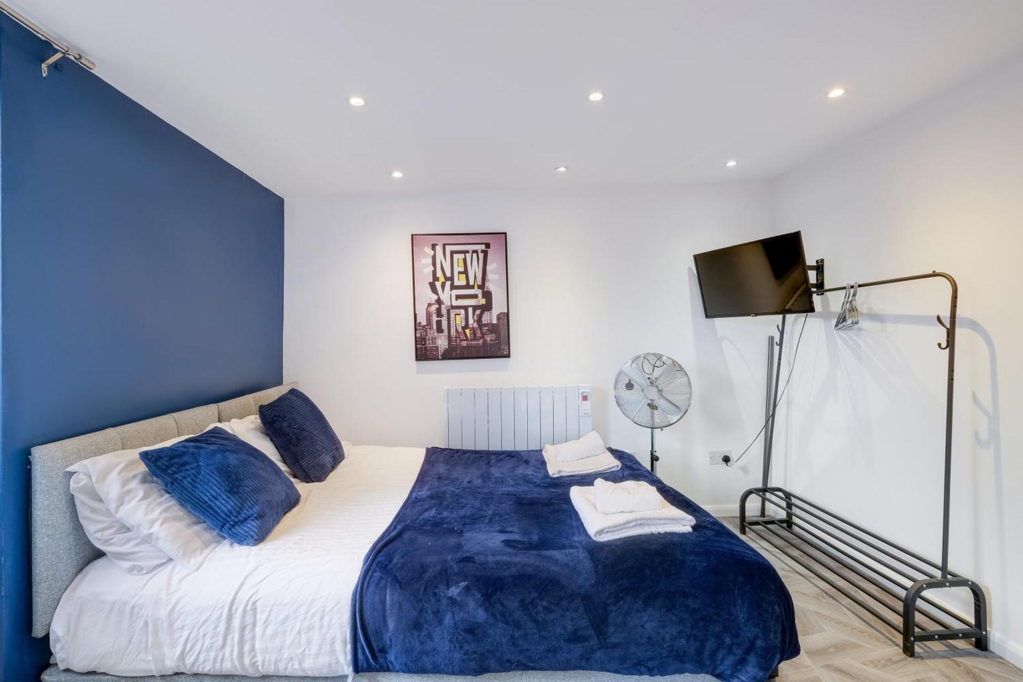 Kings House Apartment Hayes, West London Apt A Northolt  ภายนอก รูปภาพ