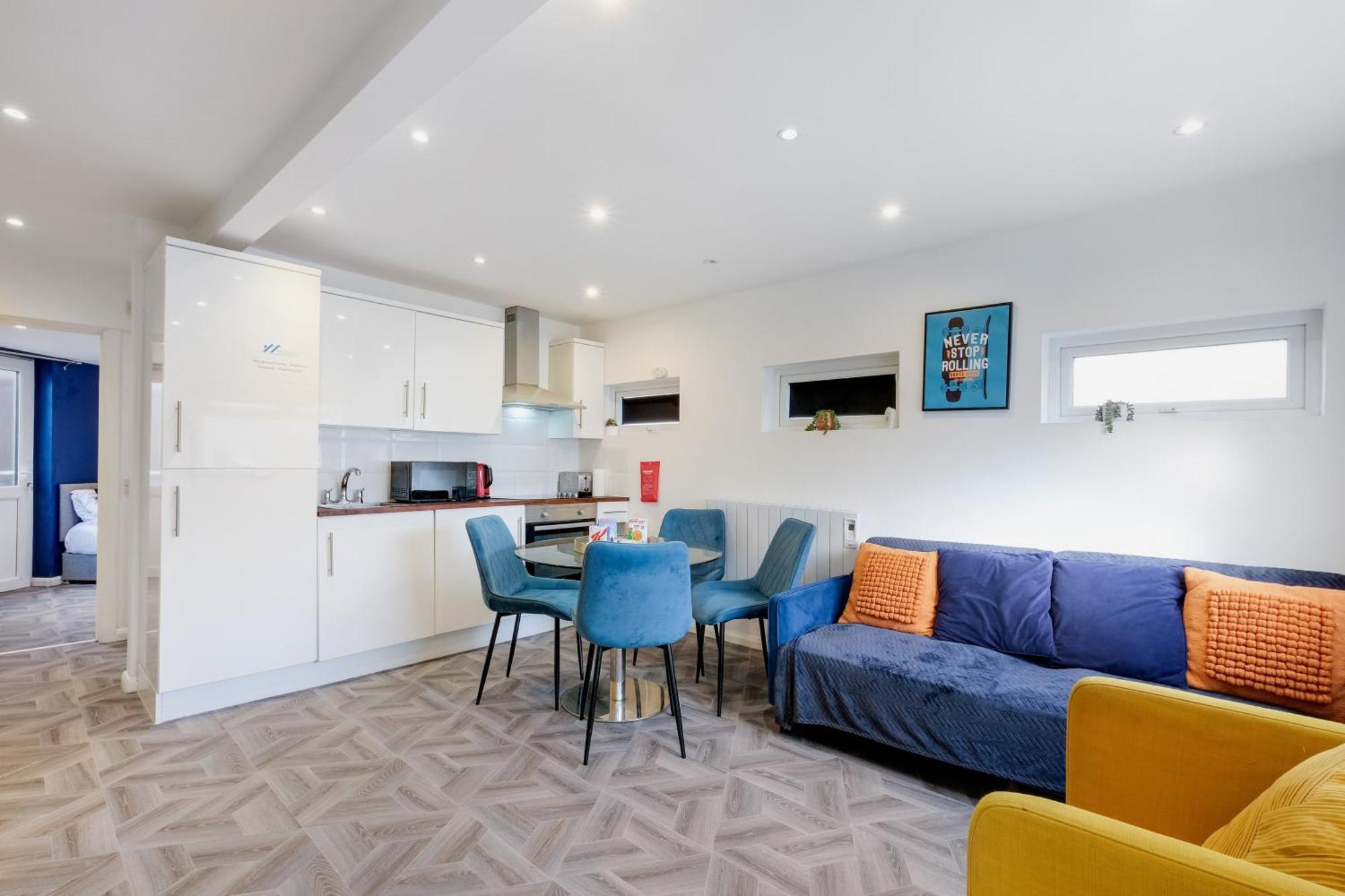 Kings House Apartment Hayes, West London Apt A Northolt  ภายนอก รูปภาพ
