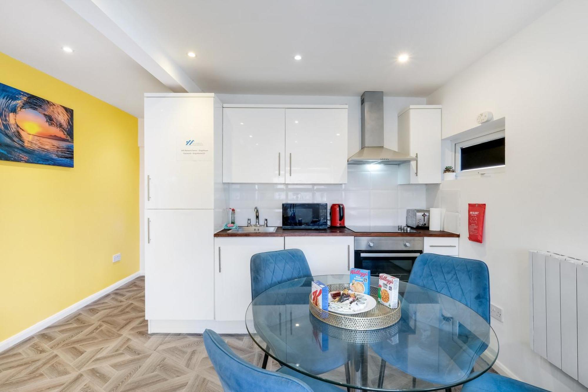 Kings House Apartment Hayes, West London Apt A Northolt  ภายนอก รูปภาพ