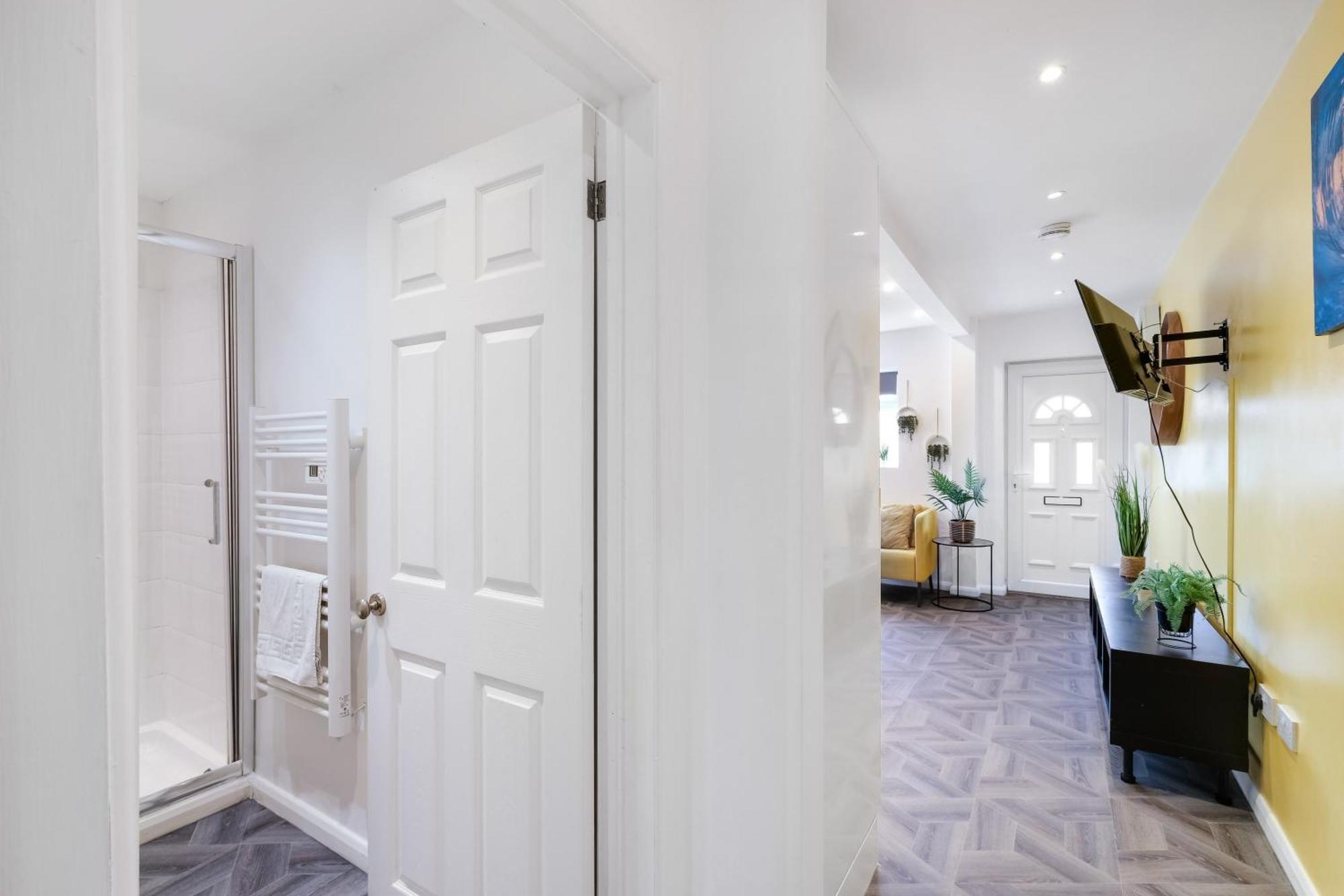 Kings House Apartment Hayes, West London Apt A Northolt  ภายนอก รูปภาพ